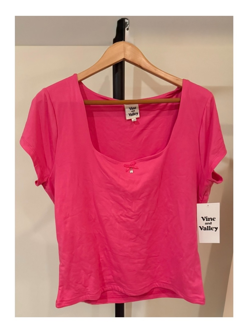 Women's Hot Pink Scoop Neck Short Sleeve Top